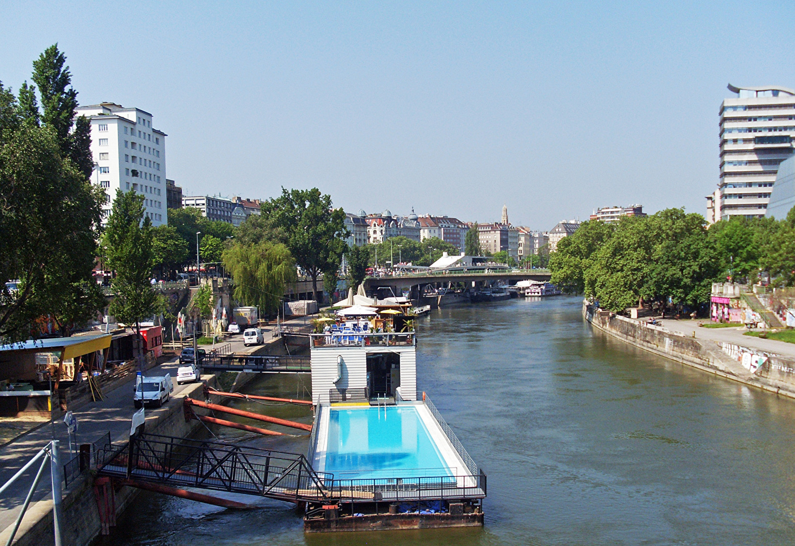 Wien, Badeschiff, schwimmendes öffentliches Schwimmbad auf der Donau