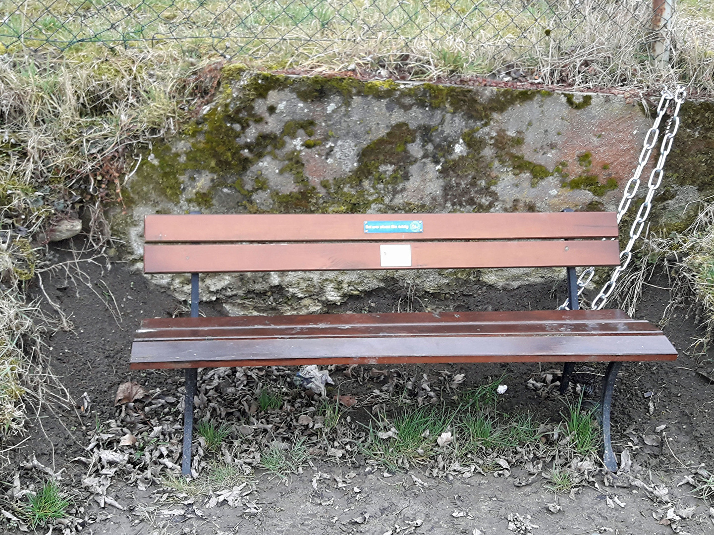 Angekettet
