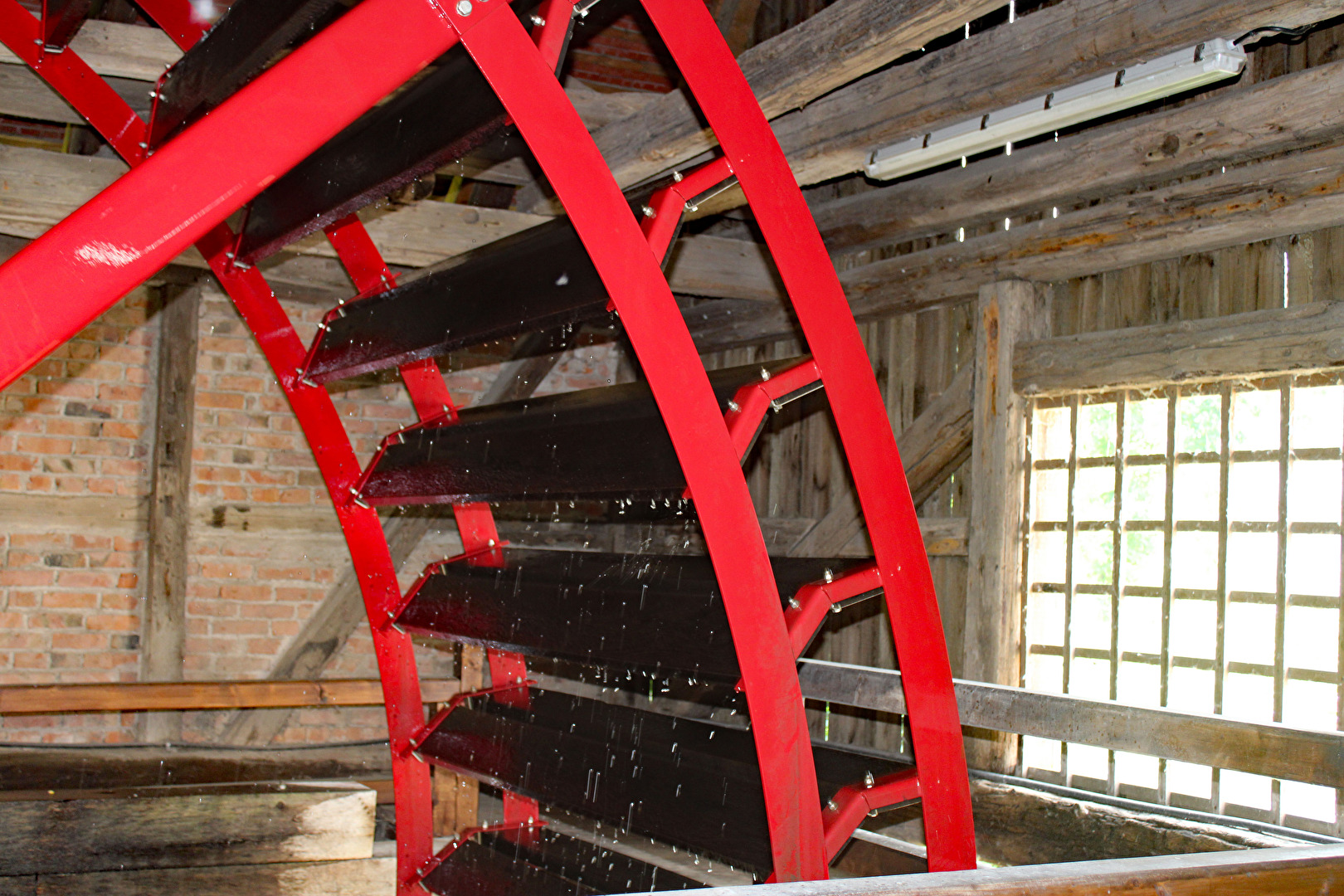 Das Gestänge-Wasserrad im Wellenbad Haus (Bild 2)