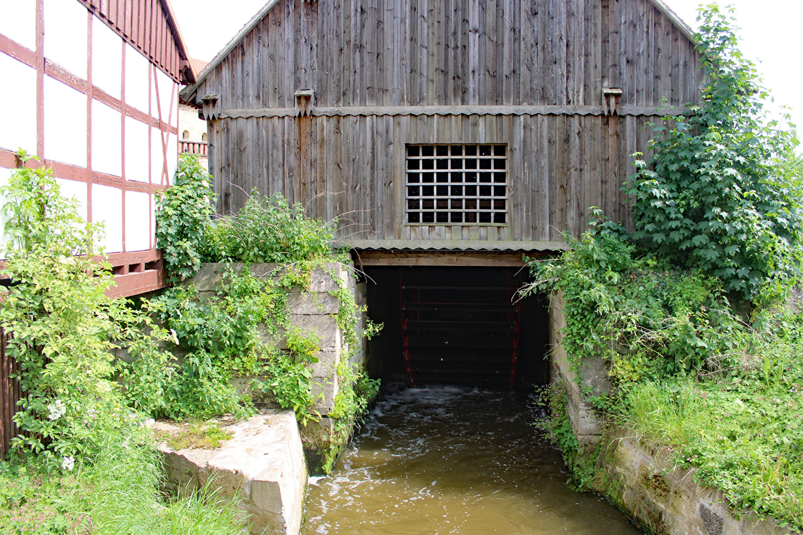Rückseite des Gestänge-Wasserrad-Hauses (Bild 3)