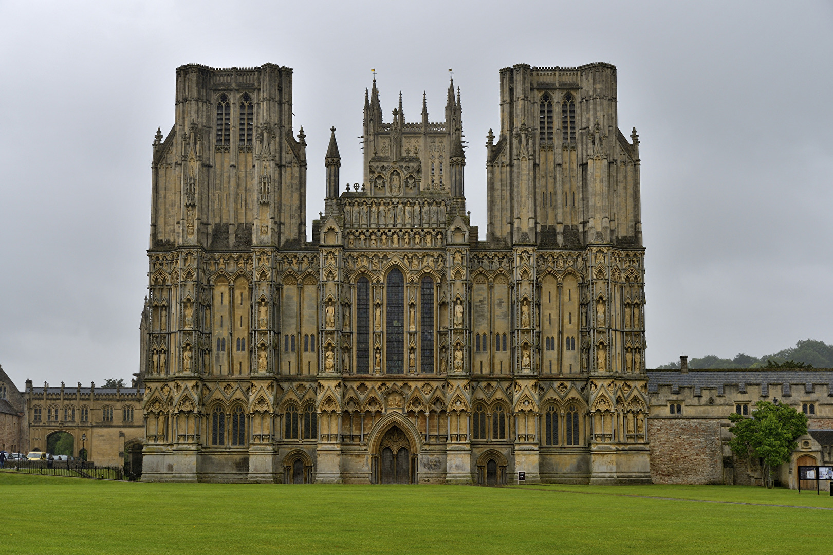 Kathedrale von Wells bei Englandtypischem Regenwetter