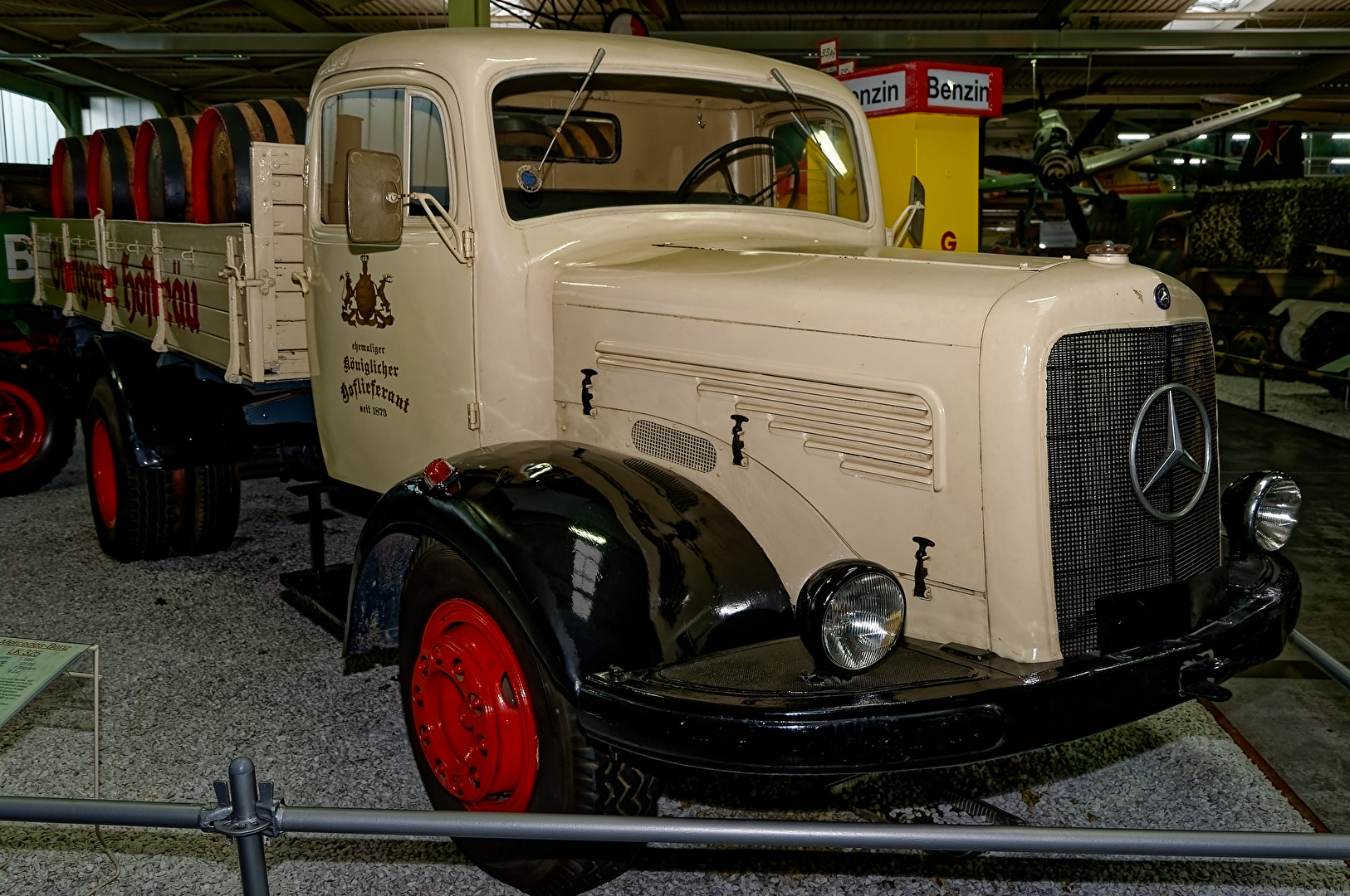 Mercedes - Benz LK 325