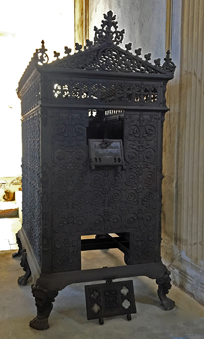 Ofen in der Schlosskirche zu Wolkenburg