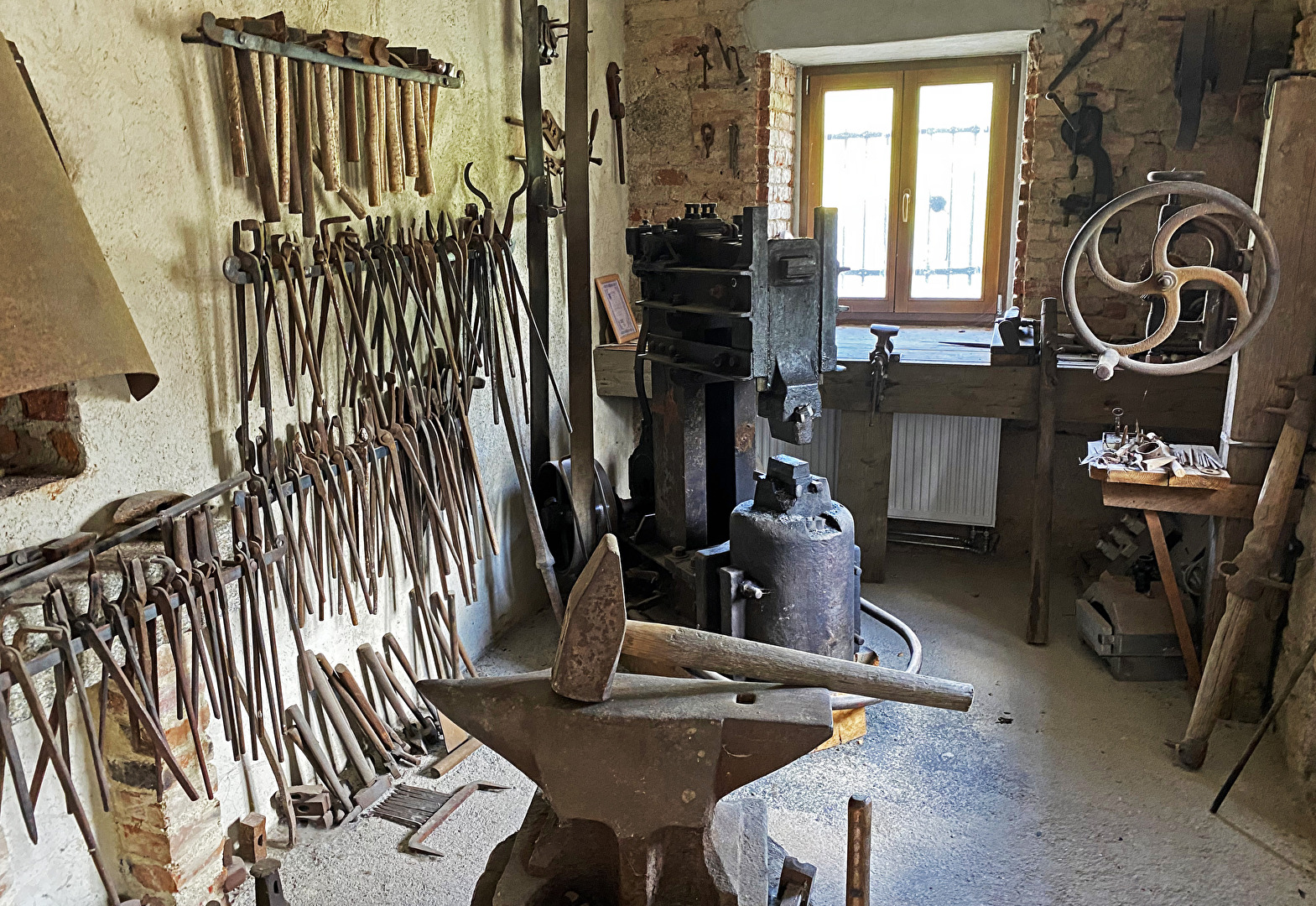 aufgeräumt nach der Arbeit  -  Werkzeug / Werkstatt aufgeräumt...