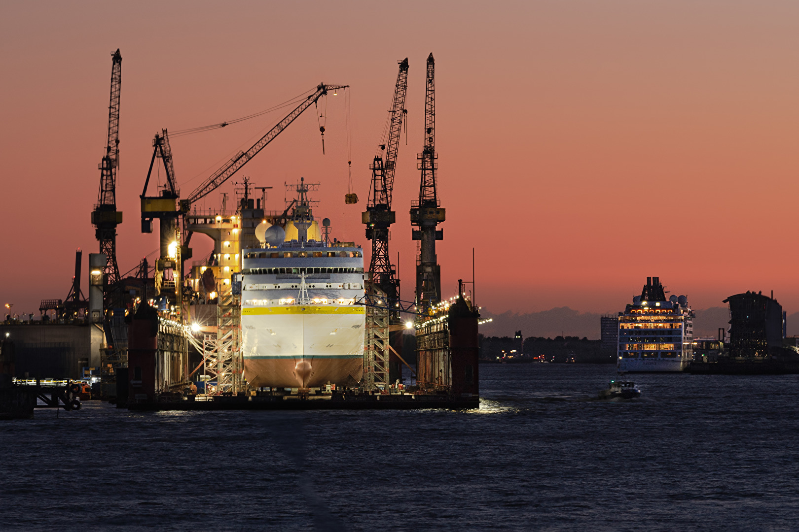 MS Hamburg im Dock