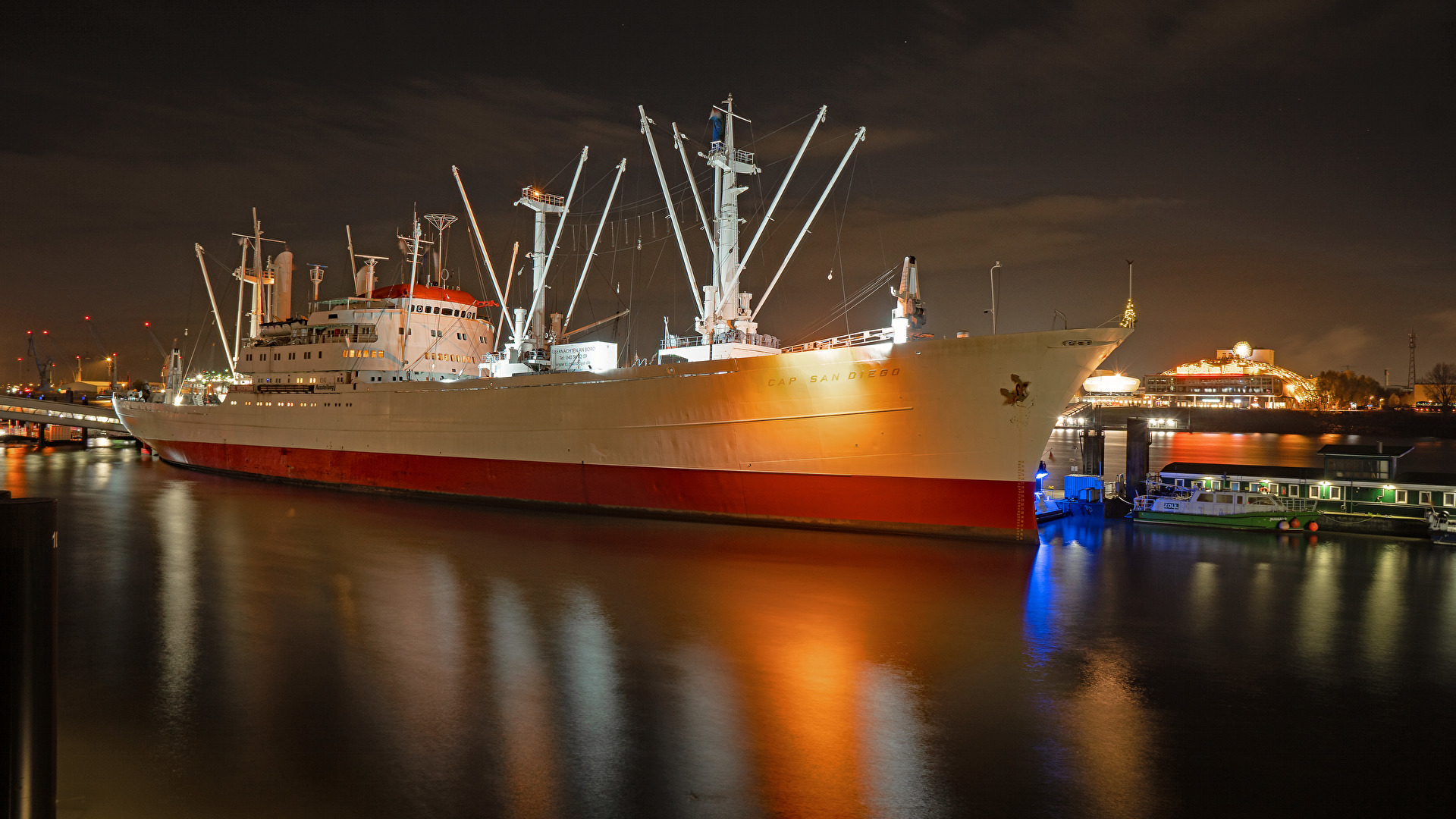 Die Cap San Diego in Hamburg