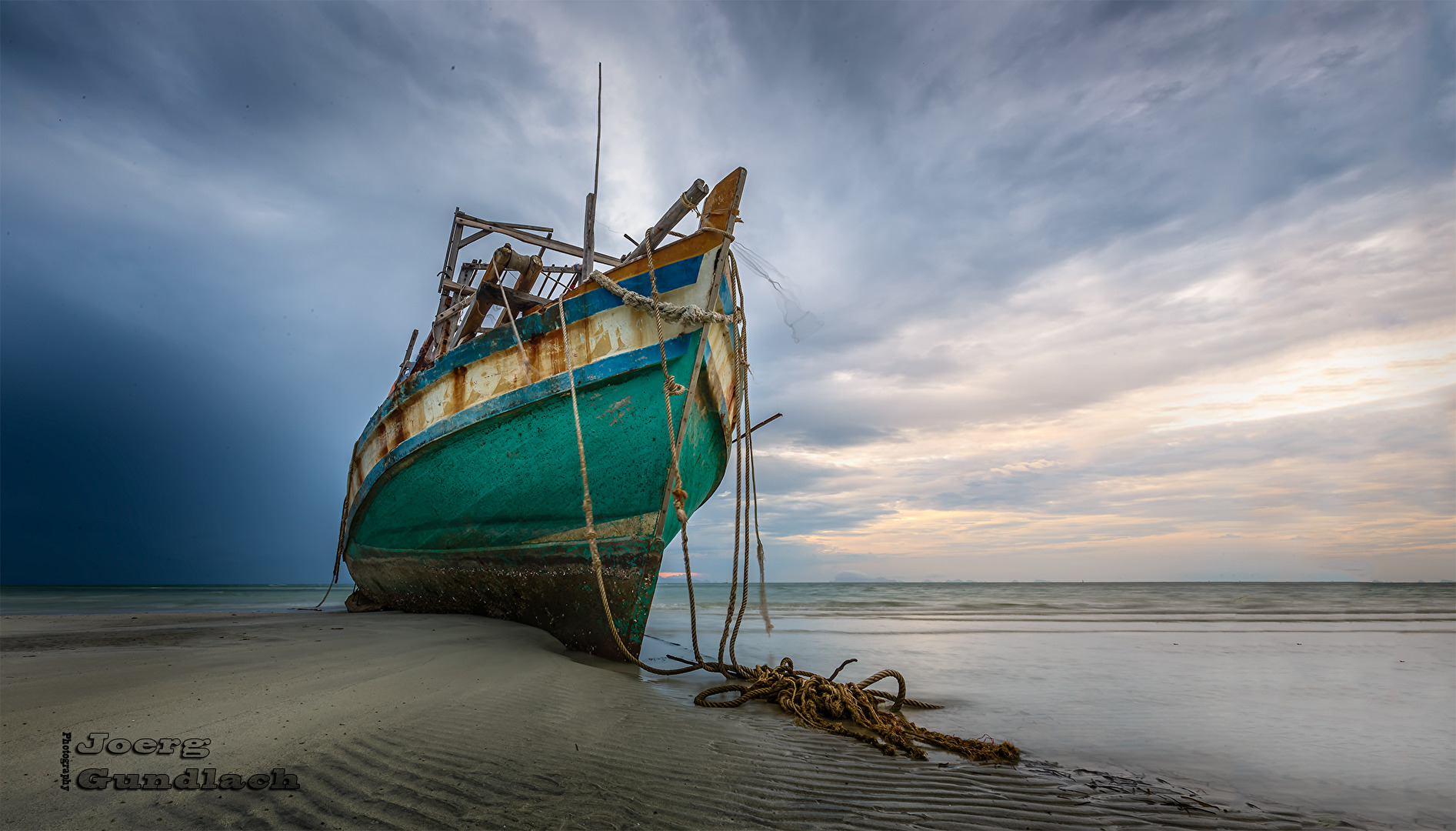 Schiffswrack in Farbe