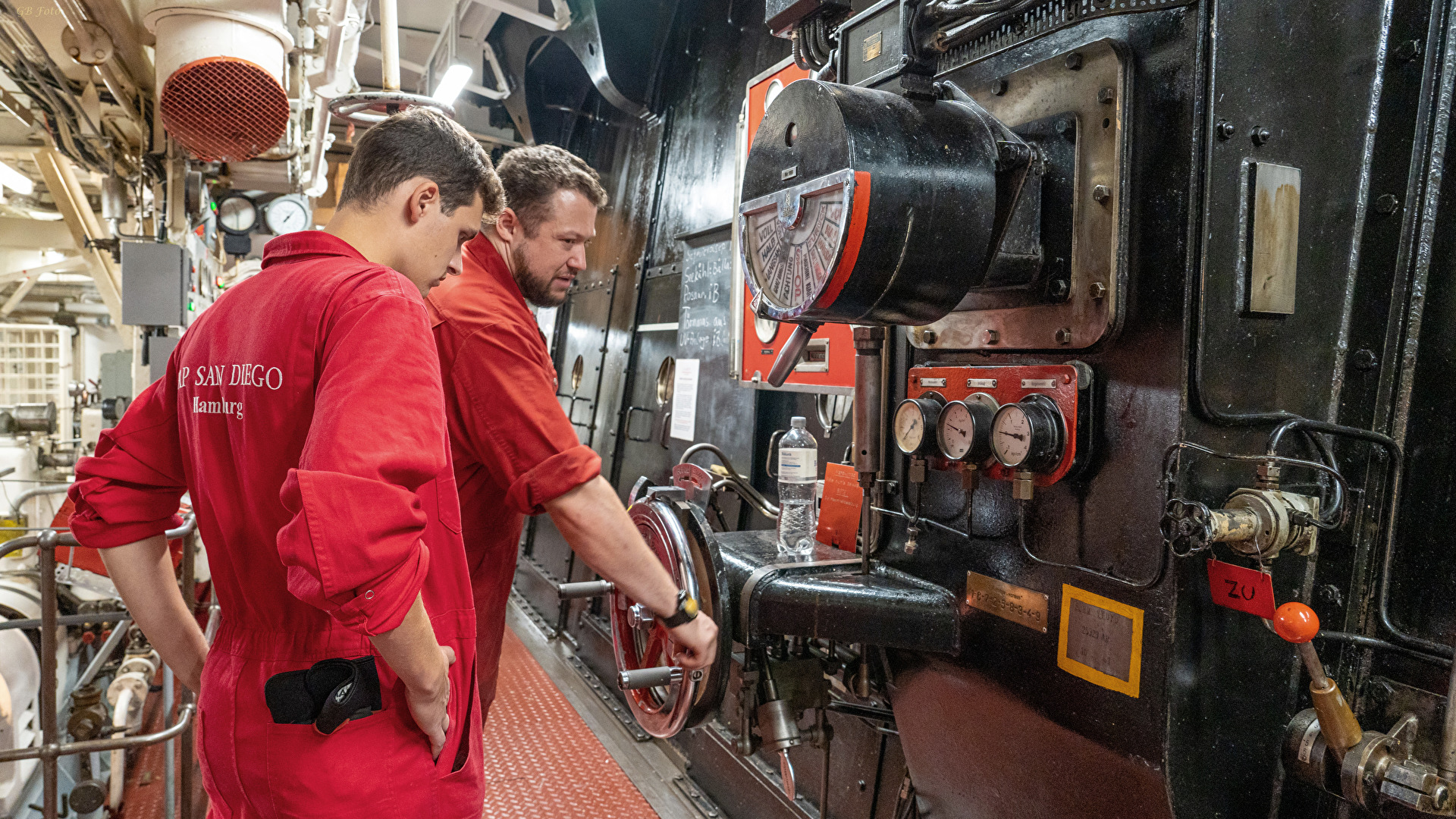 Im Maschinenraum der Cap San Diego bei Fahrt.