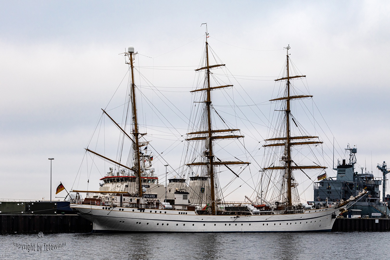 die "Gorch Fock" in ihrem Heimathafen - in Kiel