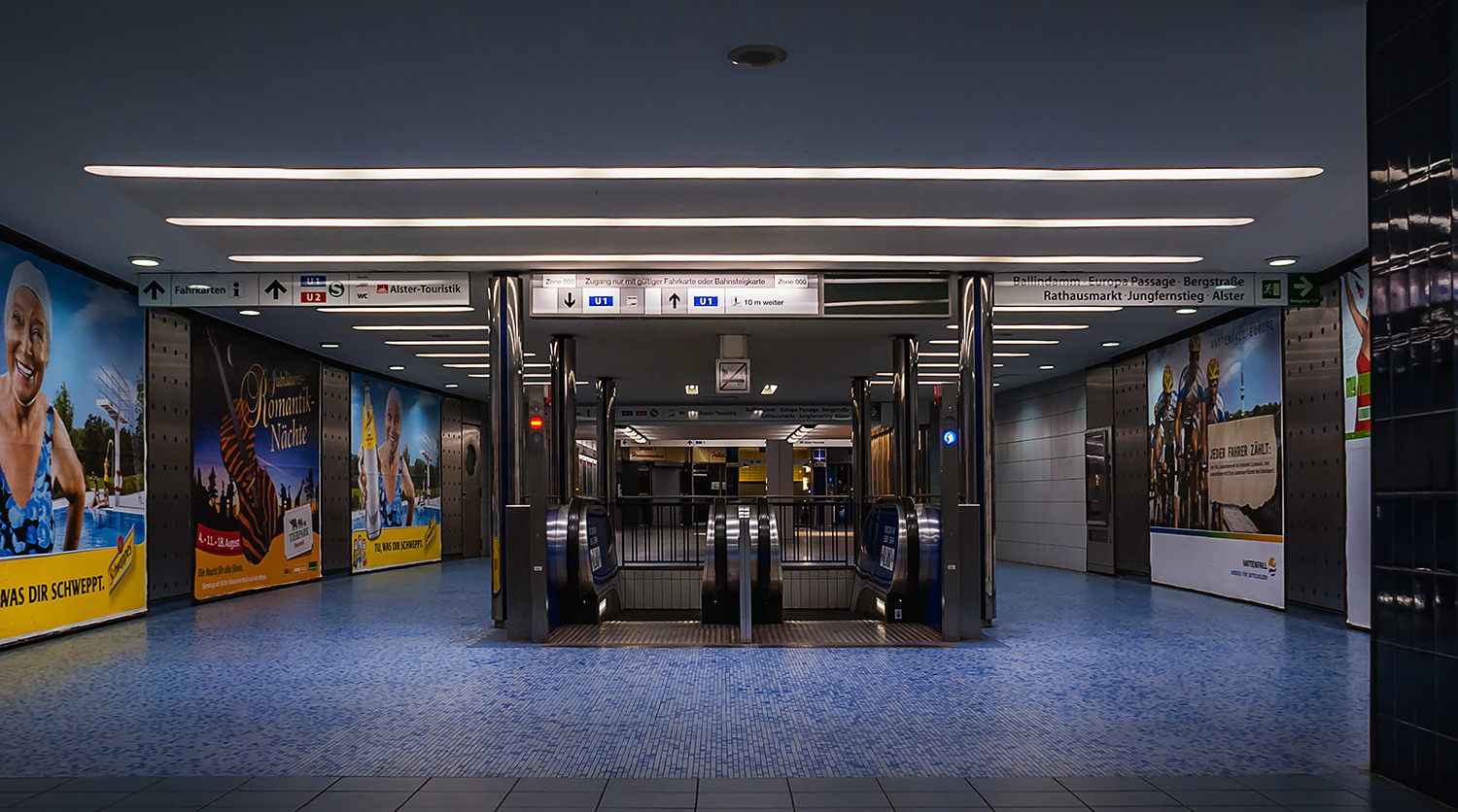 Ein und Ausgang der U Bahn Linie U1 und U3