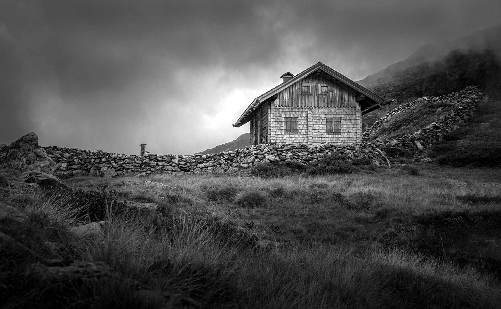 Hütte mit Steinmauer #Stein