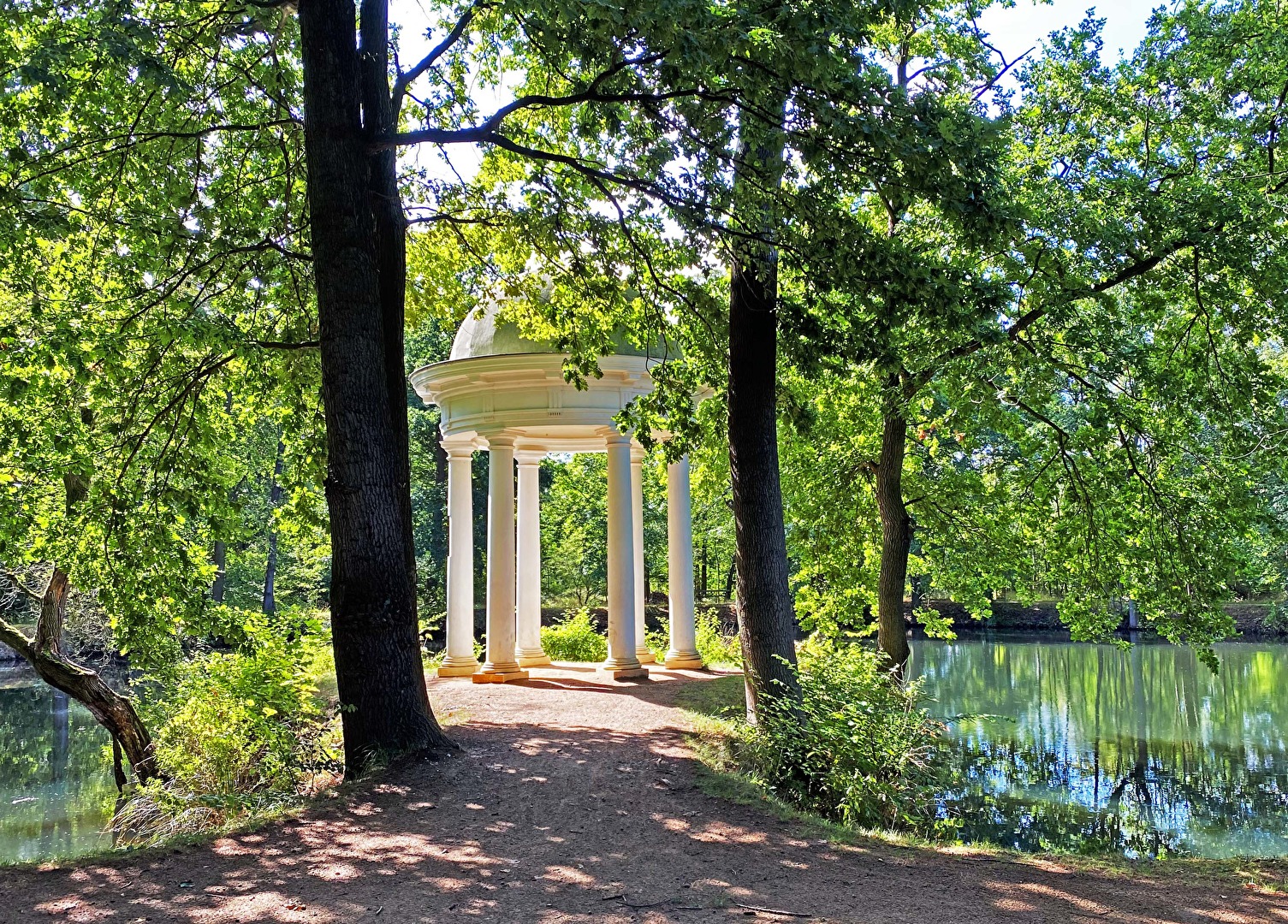Schlosspark Lützschena in Leipzig - Diana-Tempel