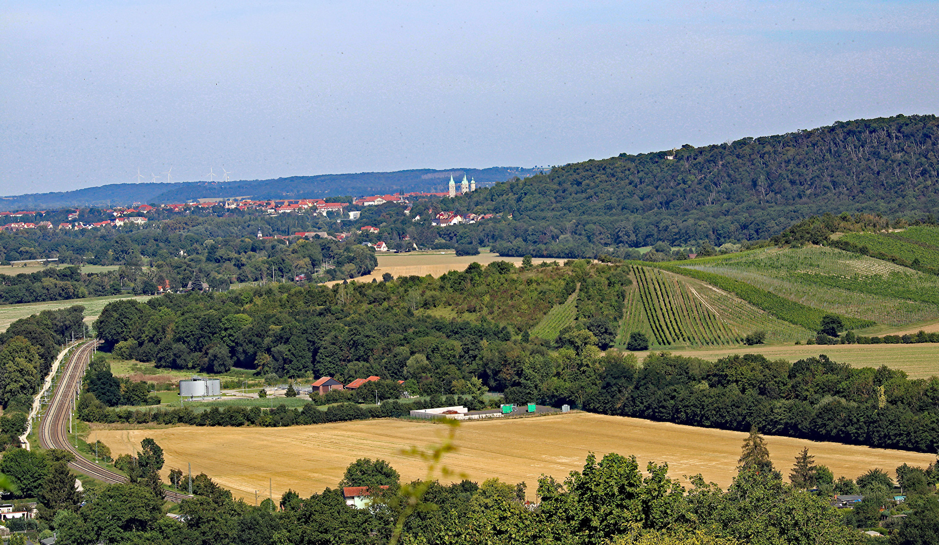 Felder, Äcker und Weinanbau