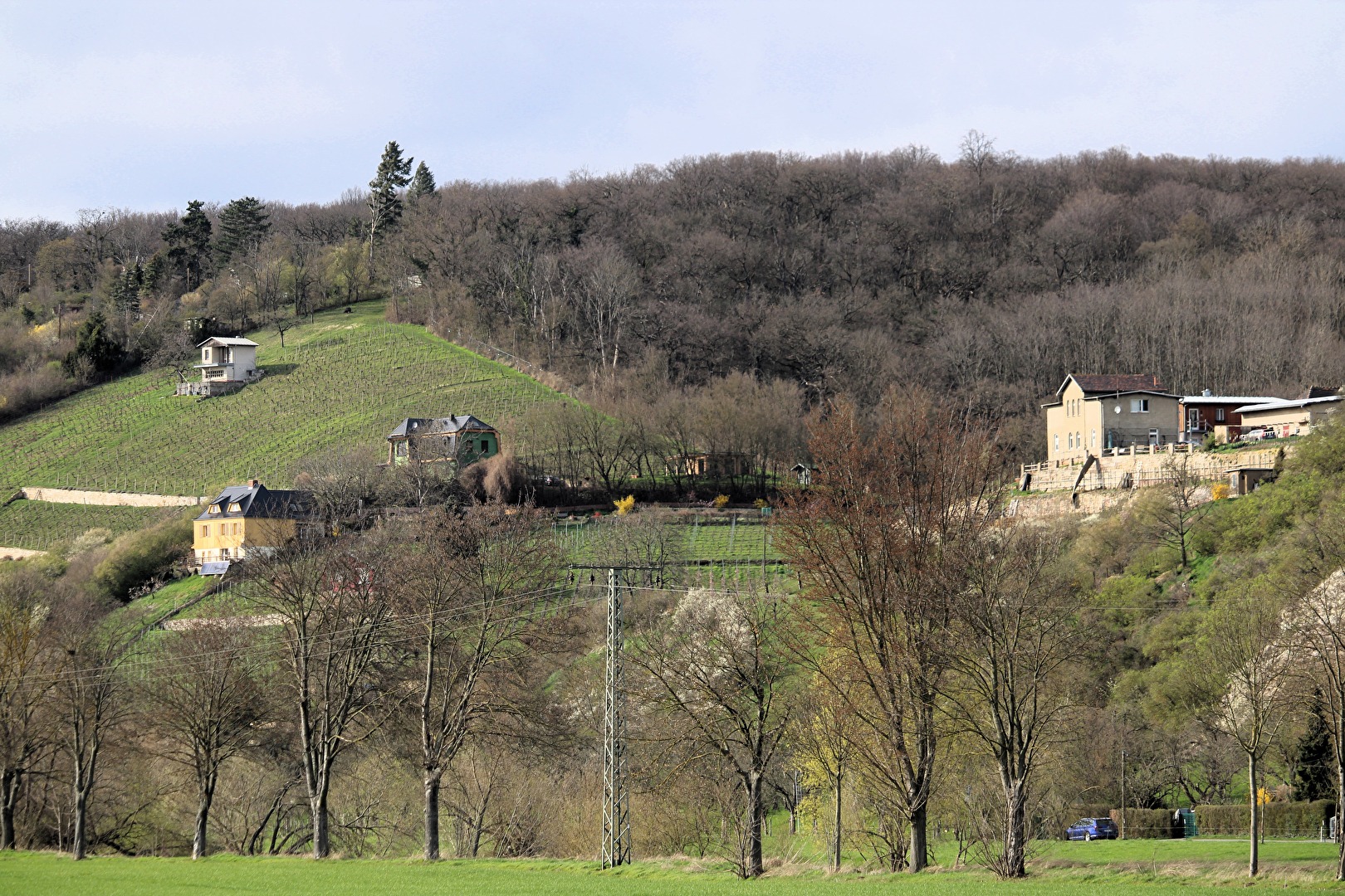 Die Häuser in den Weinbergen