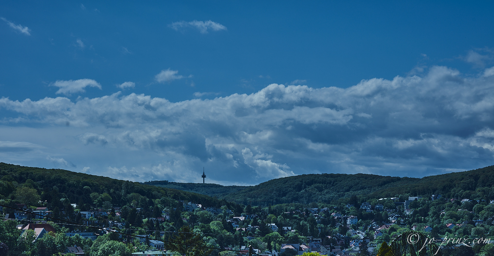 Blick vom Gastgarten zur wetterfront