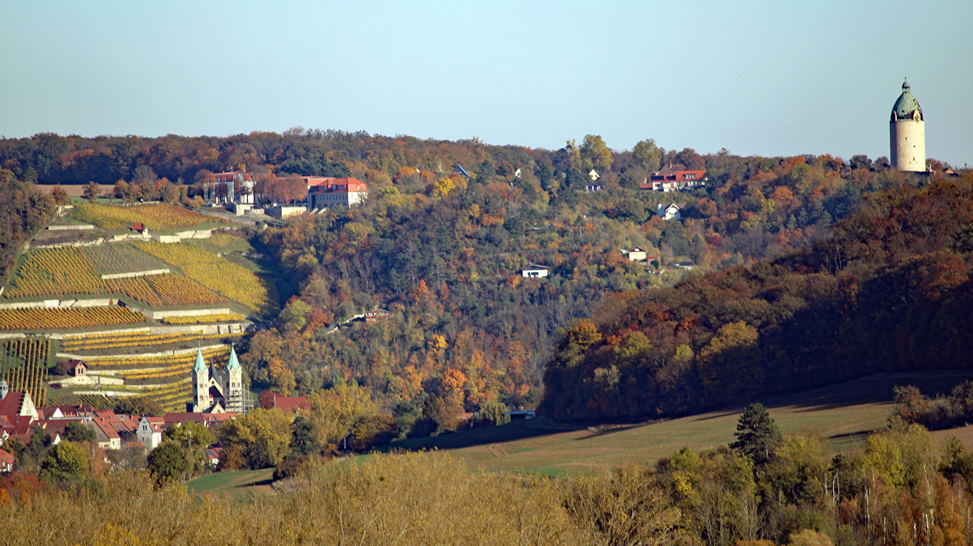 Herbstliche Farben im Tal