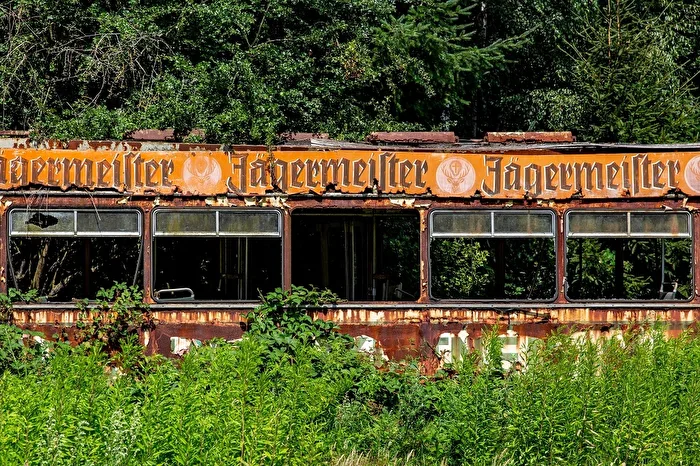 Straßenbahn verlassen und vergessen Vergänglichkeit