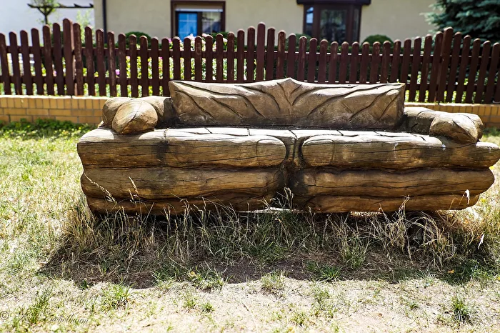 Die Holzbank