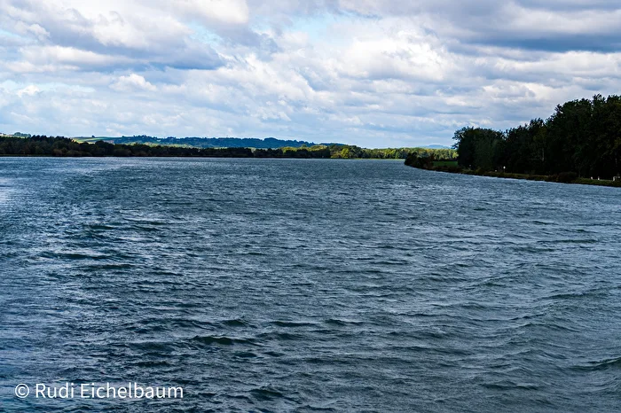 Die Donau in voller Breite