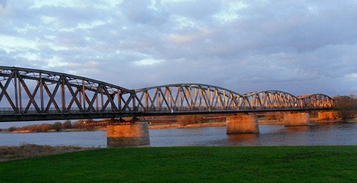 Brücke im Sonnenlicht