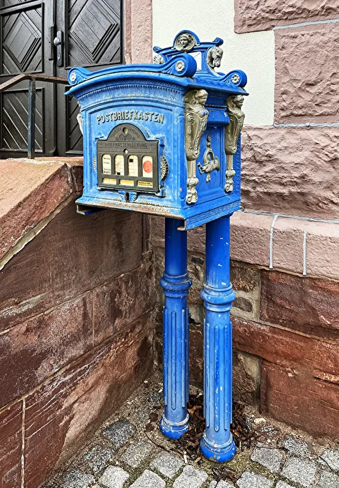 Blue / Mailbox