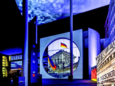 Berlin 2015 - Videoprojektion zur Geschichte der BRD