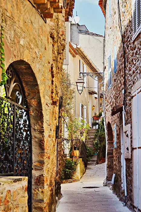 Eine malerische Gasse in Gassin
