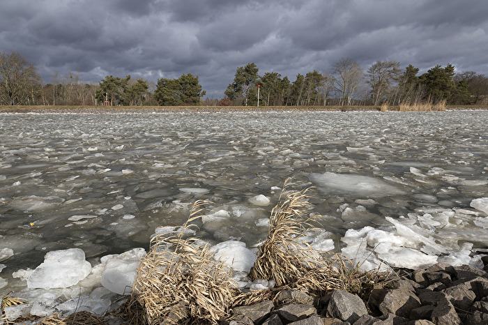 Mittellandkanal noch im Eis