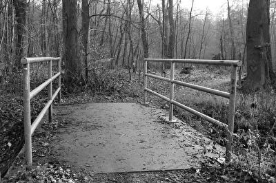 Über diese Brücke musst Du gehen.