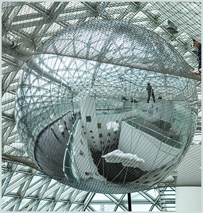 K21 - Installation von Tomas Saraceno