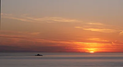 Sonnenaufgang über der Baie des Trépassés