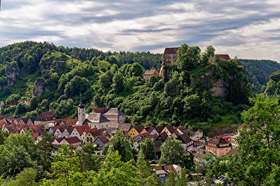 Wolken überm Felsenstädtchen  Pottenstein