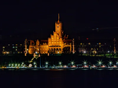 Das Rote Schloss am Meer