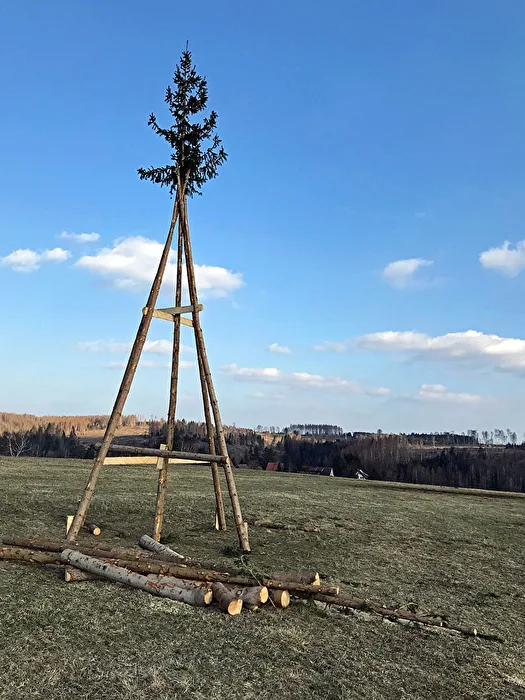 First preparations for the Easter fire...