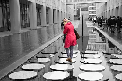 Frau in Rot