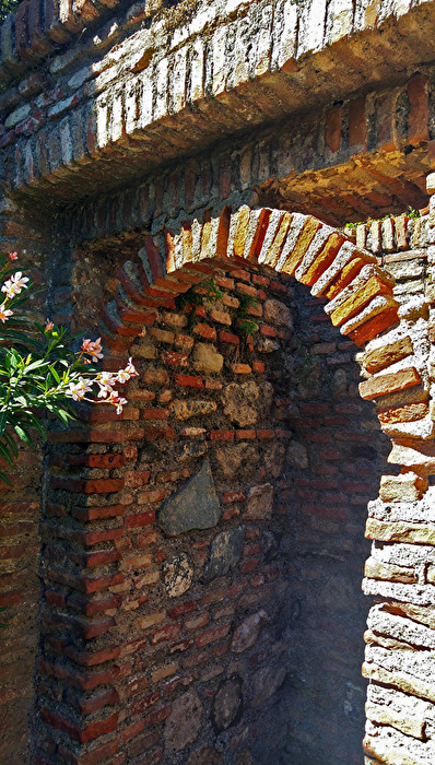 maurischer Bogen in der Alcazaba von Málaga