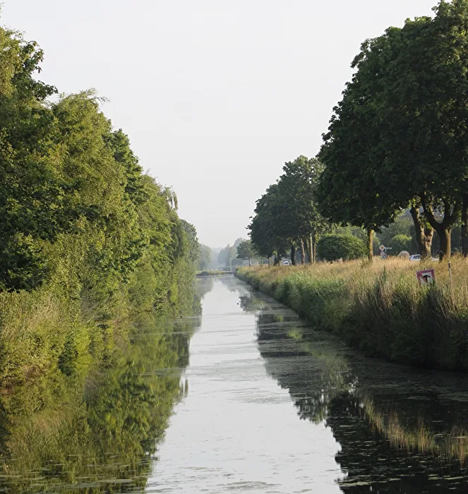 Am Nord-Georgsfehnkanal mit Blick von