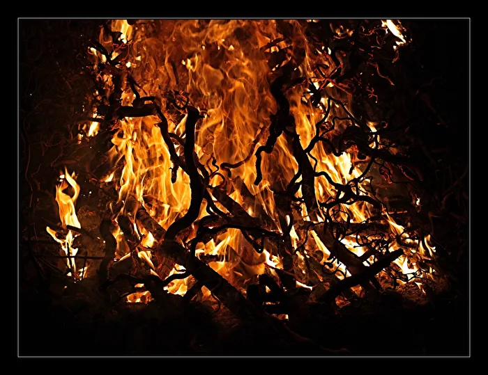 Falò di notte