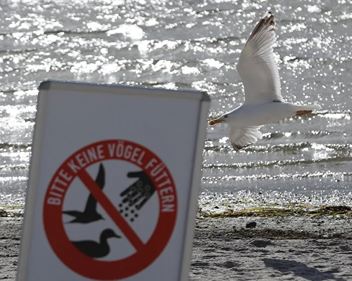 Luftangriff auf Verbotsschild