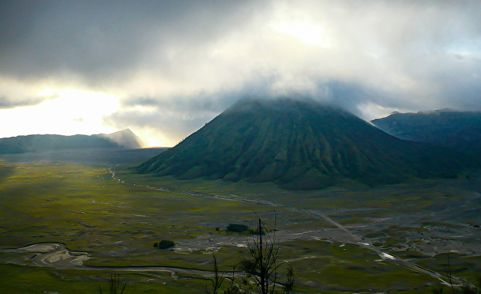 Vulkan Bromo morgens halb fünf.