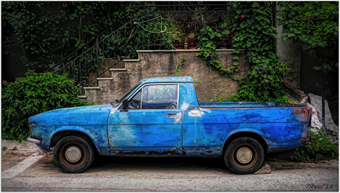 Blauer Pickup