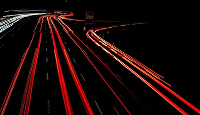 Autobahn bei Nacht