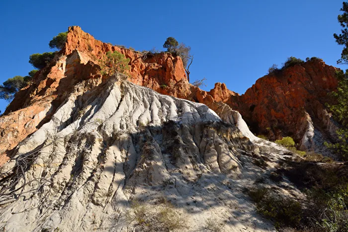 Bunte Felsen der Algarve