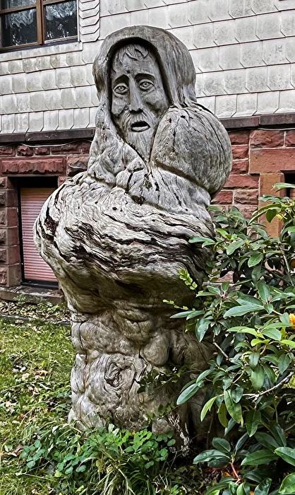 aus einem Baumstamm...
