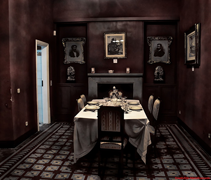 Der Tisch ist gedeckt, bitte Platz nehmen