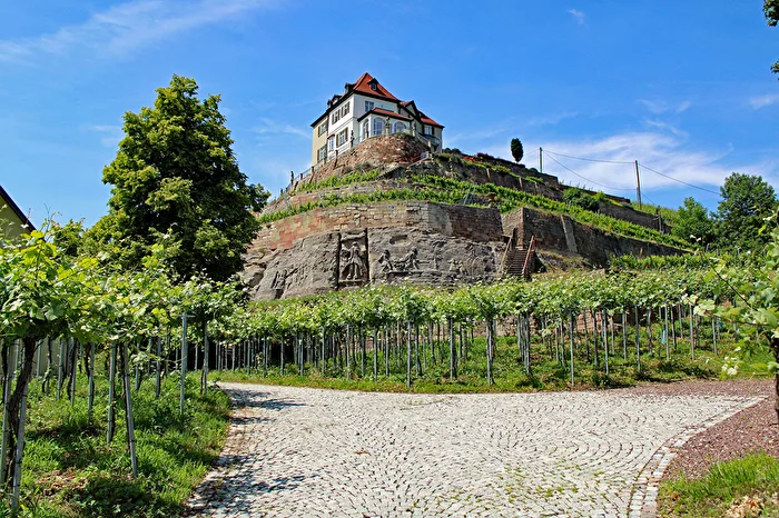 Sandstein-Terrassenmauer