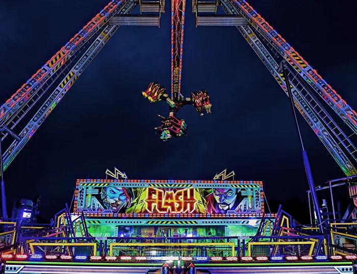 --- F L A S H ---