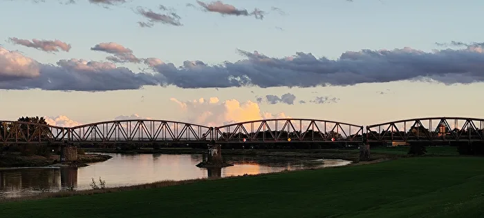 Barbyer Elbbrücke am Abend