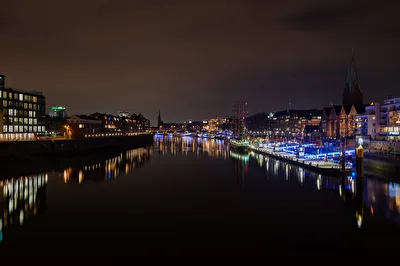 Bremen bei Nacht (von der Wilhelm-Kaisen-Brücke)