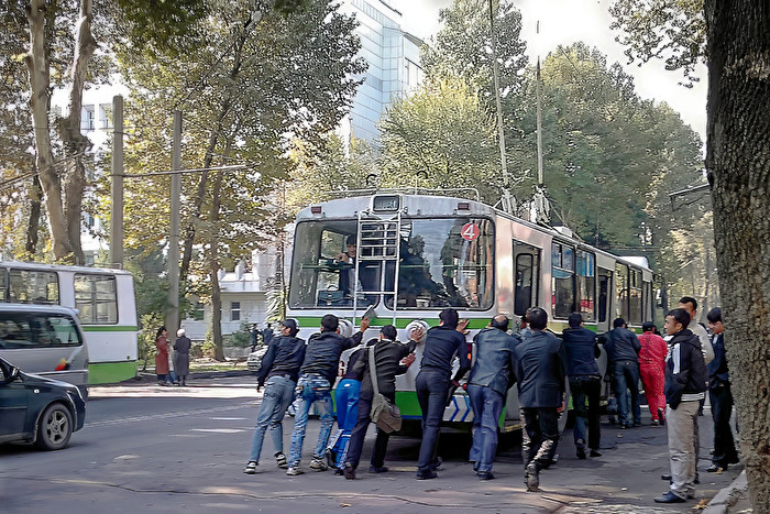 Zurück ans (Oberleitungs)Netz ... (Duschanbe)